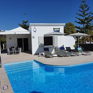 Villa 2 Bedroom Cassandra And Katrina With Private Heated Pools., Puerto del Carmen (Lanzarote)